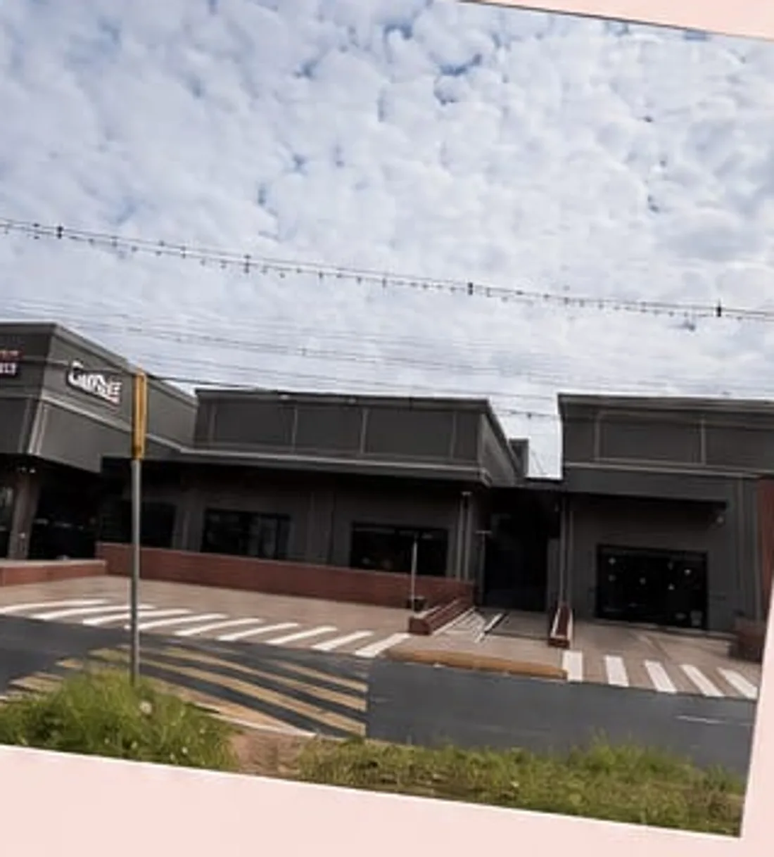Fachada do Calfer Mall Damha, na Rua Nelson Sinibaldi, 1170, onde fica o estúdio